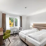 فندق Parkhotel Am Taunus 4*