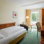 فندق Parkhotel Am Taunus 4*