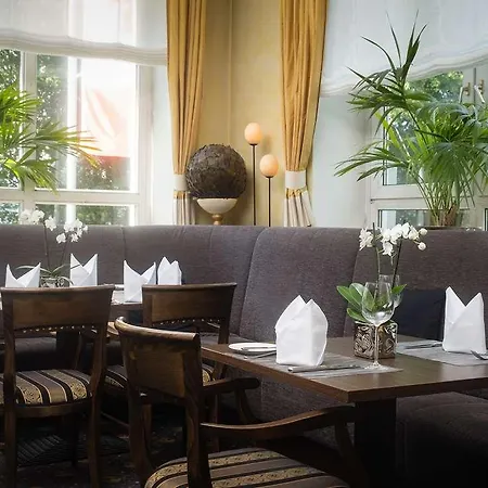 Parkhotel Am Taunus ホテル 4*