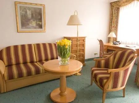 Parkhotel Am Taunus ホテル 4*