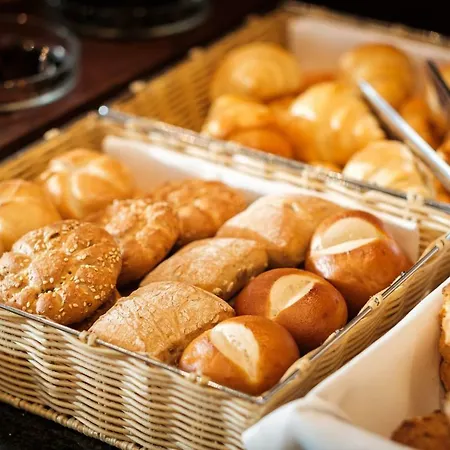 ホテル Parkhotel Am Taunus 4*