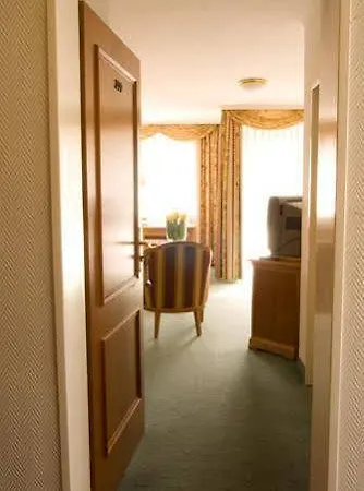 ホテル Parkhotel Am Taunus オーバーウルゼル