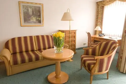 Parkhotel Am Taunus Szálloda 4*